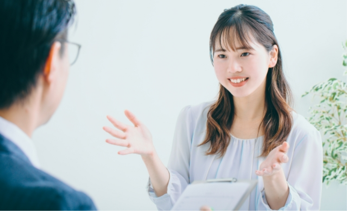 手を結んだ写真